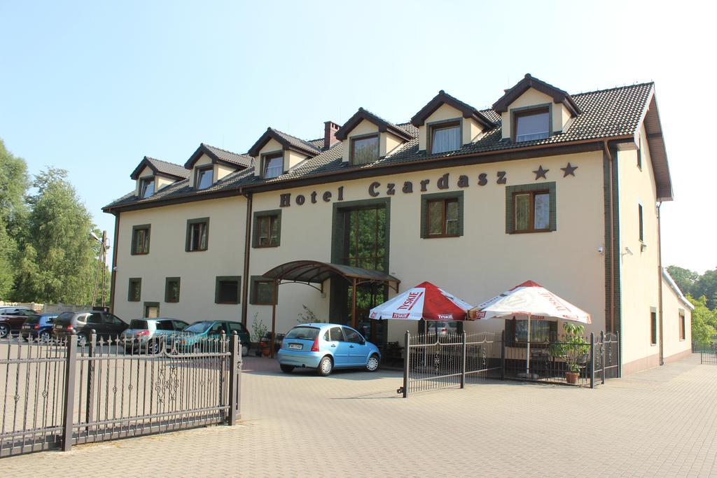 查尔达施酒店 Września 外观 照片